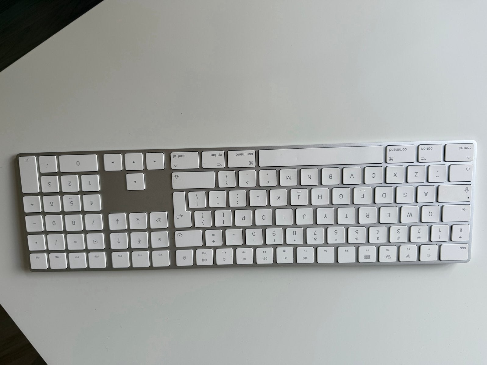 Apple Magic Keyboard wit met numerieke toetsen, Ophalen, Zo goed als nieuw, Draadloos, Qwerty