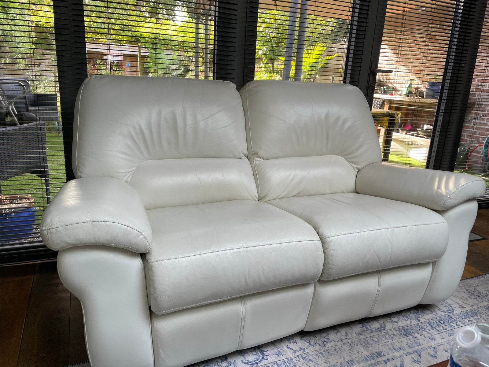 Leren tweezitsbank met relaxfunctie - Crème wit, Ophalen, Gebruikt, 150 tot 200 cm, Tweepersoons
