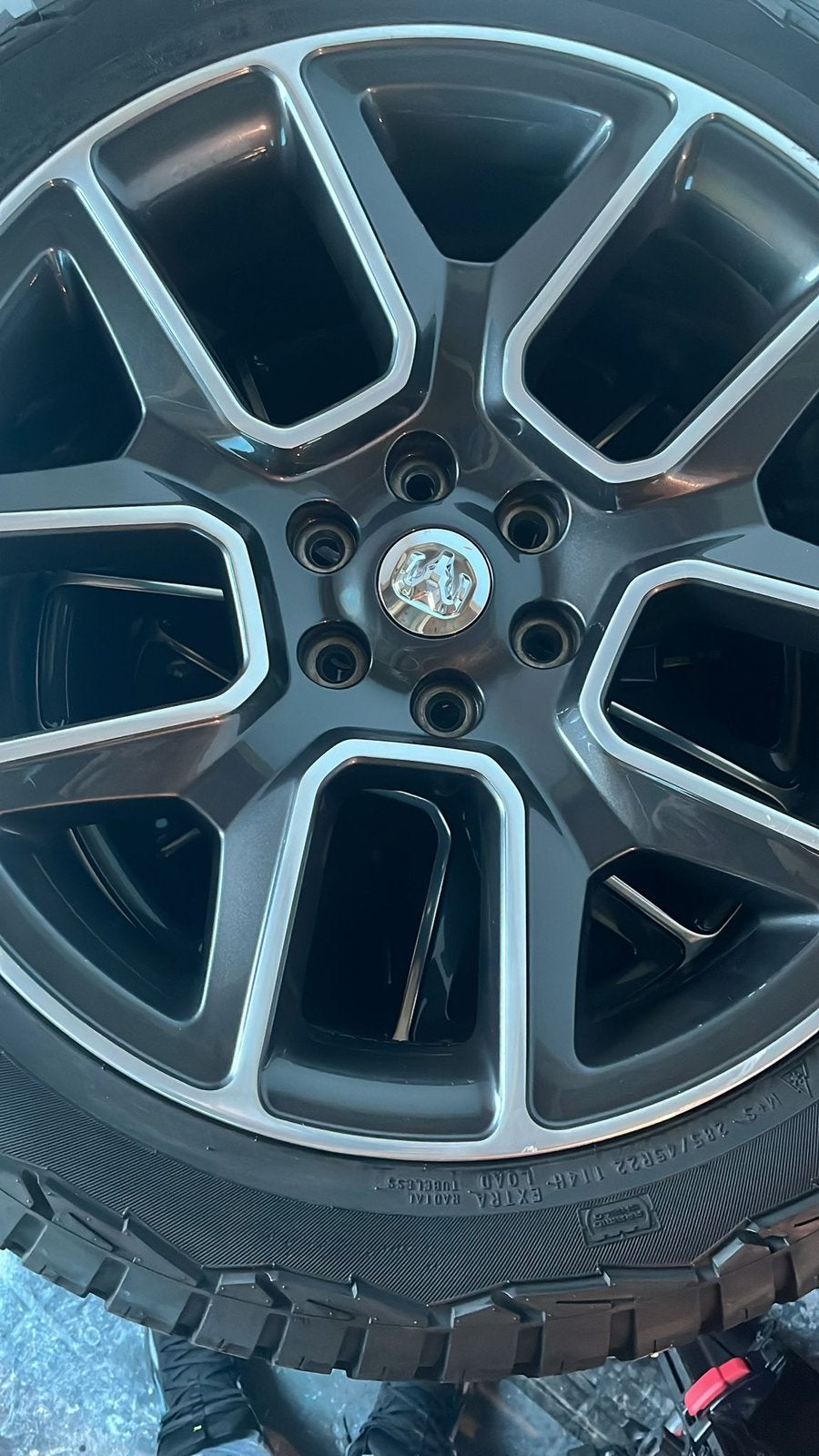 Banden + Velgen Dodge ram 285/45 R22, Ophalen, Gebruikt, 285 mm, Banden en Velgen
