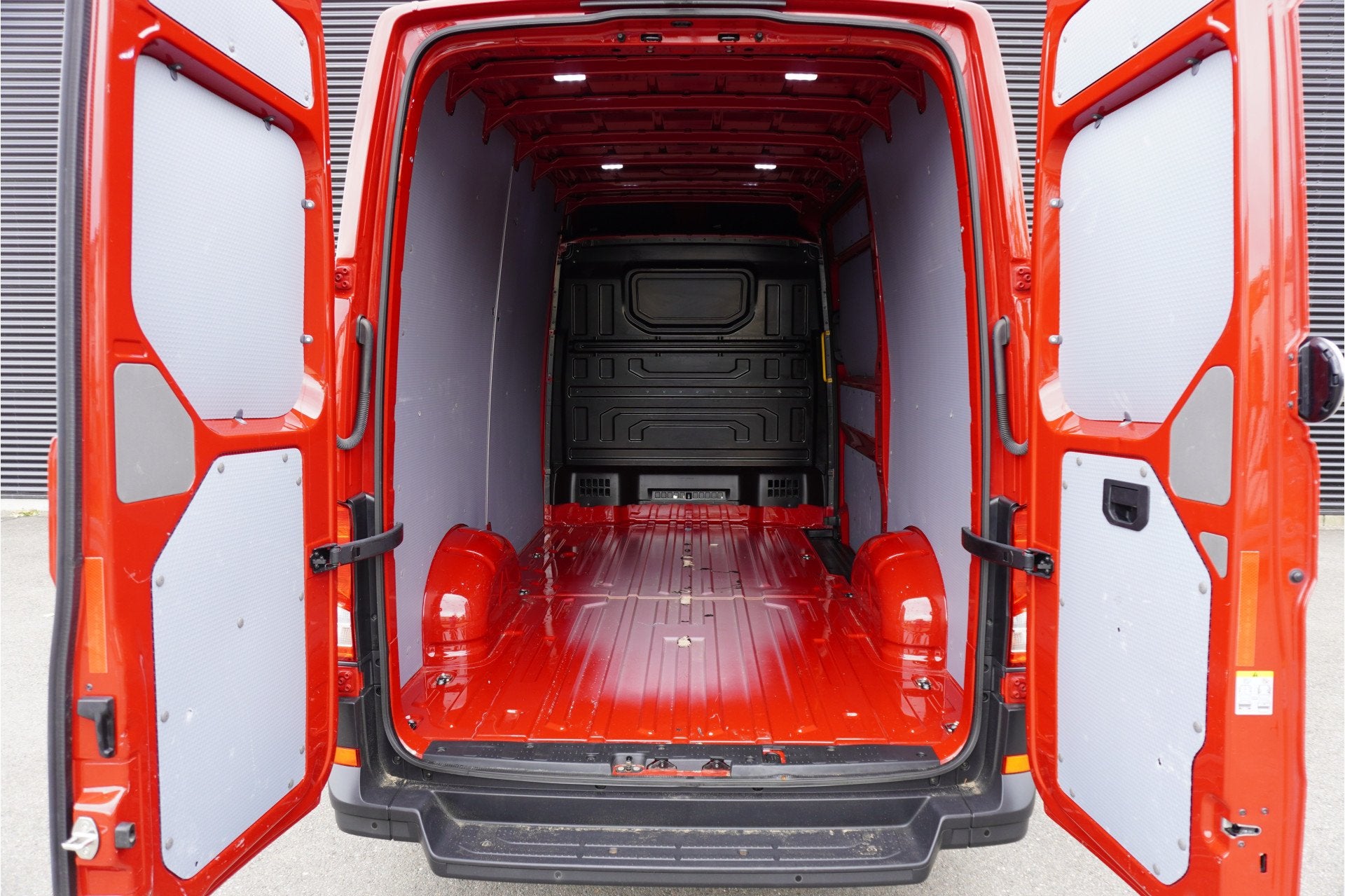 Volkswagen Crafter 140pk Automaat L3H3/L2H2 Apple Carplay Ca, Auto's, Gebruikt, 4 cilinders, Volkswagen, 3000 kg
