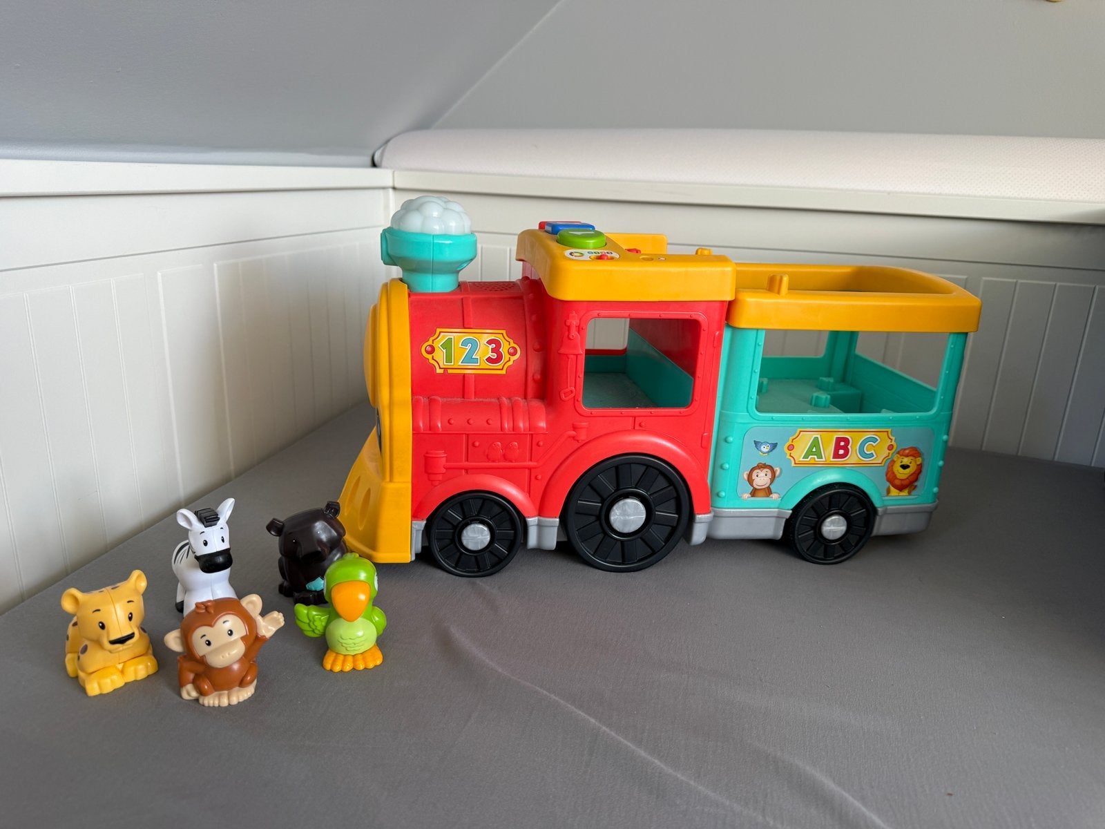 Fisher-Price Dierentrein met licht en geluid + 5 dieren, Ophalen, Zo goed als nieuw, Overige typen, Met licht