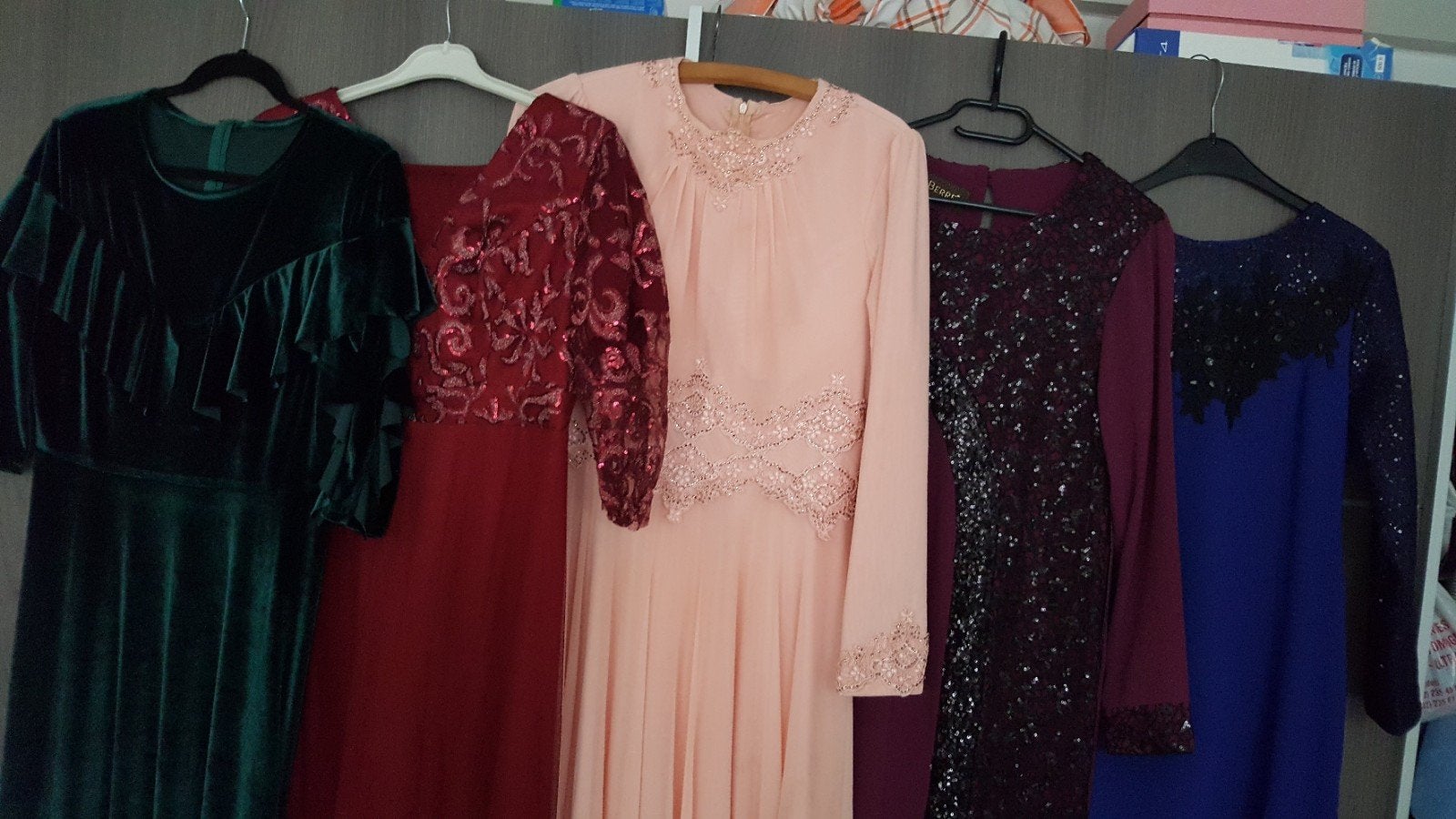 Nieuwe 5 stuks feestjurken, Kleding | Dames, Ophalen of Verzenden, Zo goed als nieuw, Maat 46/48 (XL) of groter, Boven de knie