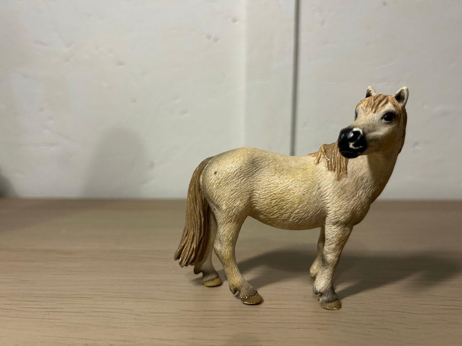 Schleich camargue merrie, Ophalen of Verzenden, Zo goed als nieuw, Paard, Beeldje of Figuurtje