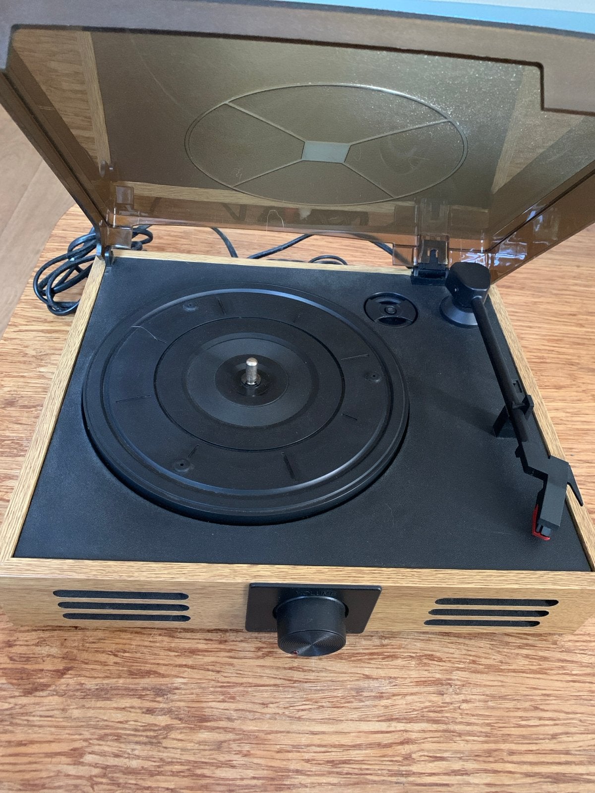 Platenspeler met houten afwerking en ingebouwde speakers, Ophalen of Verzenden, Gebruikt, Platenspeler, Overige merken