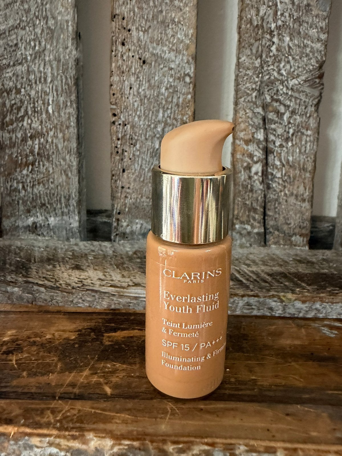 Clarins Everlasting Youth Fluid Foundation 115 Cognac, Ophalen of Verzenden, Zo goed als nieuw, Beige, Gehele gezicht