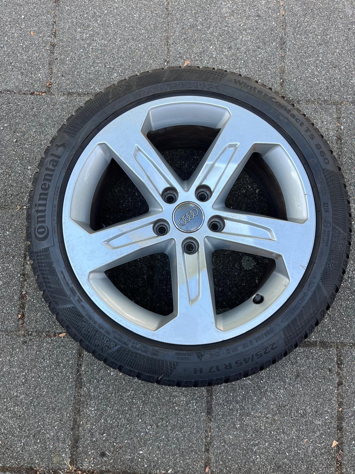 Velgen en winterbanden Audi, Auto-onderdelen, Banden en Velgen, Ophalen, 17 inch, Winterbanden, 225 mm