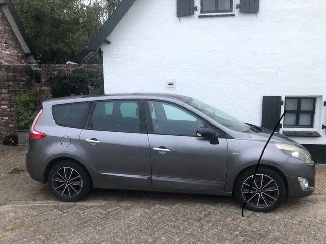 Renault Grand Scenic 2.0 16V Automaat 2012 Bose Edit Panodak, Auto's, Automaat, 4 cilinders, Origineel Nederlands, 75 €/maand