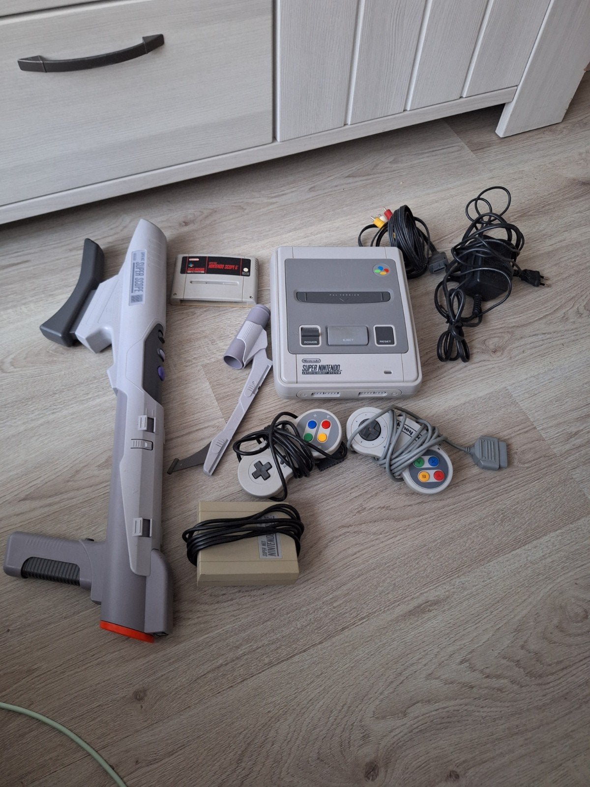Supernintendo met 2 controllers en scope 6 set, Spelcomputers en Games, Spelcomputers | Nintendo Super NES, Ophalen, Zo goed als nieuw