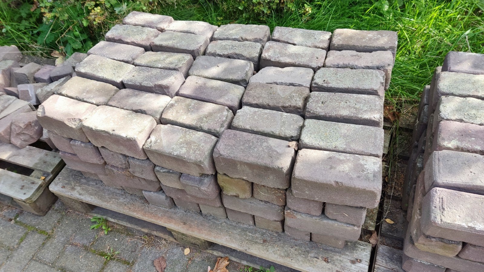 oud gebakken klinkers 20x10cm rood/paars totaal ruim 20m2, Ophalen, Gebruikt, Keramiek, Klinkers