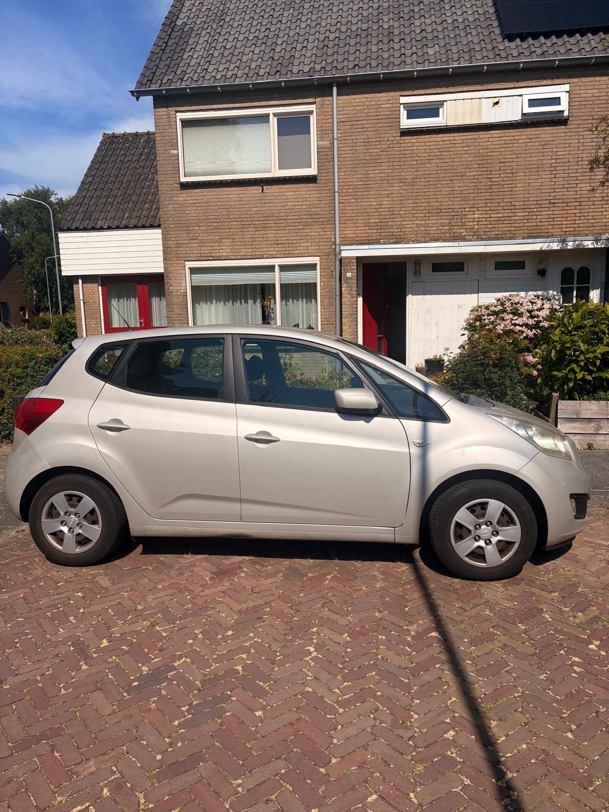 Kia Venga 1.4 Cvvt 90pk 2011 Beige, Auto's, Voorwielaandrijving, 4 cilinders, 1396 cc, 1153 kg