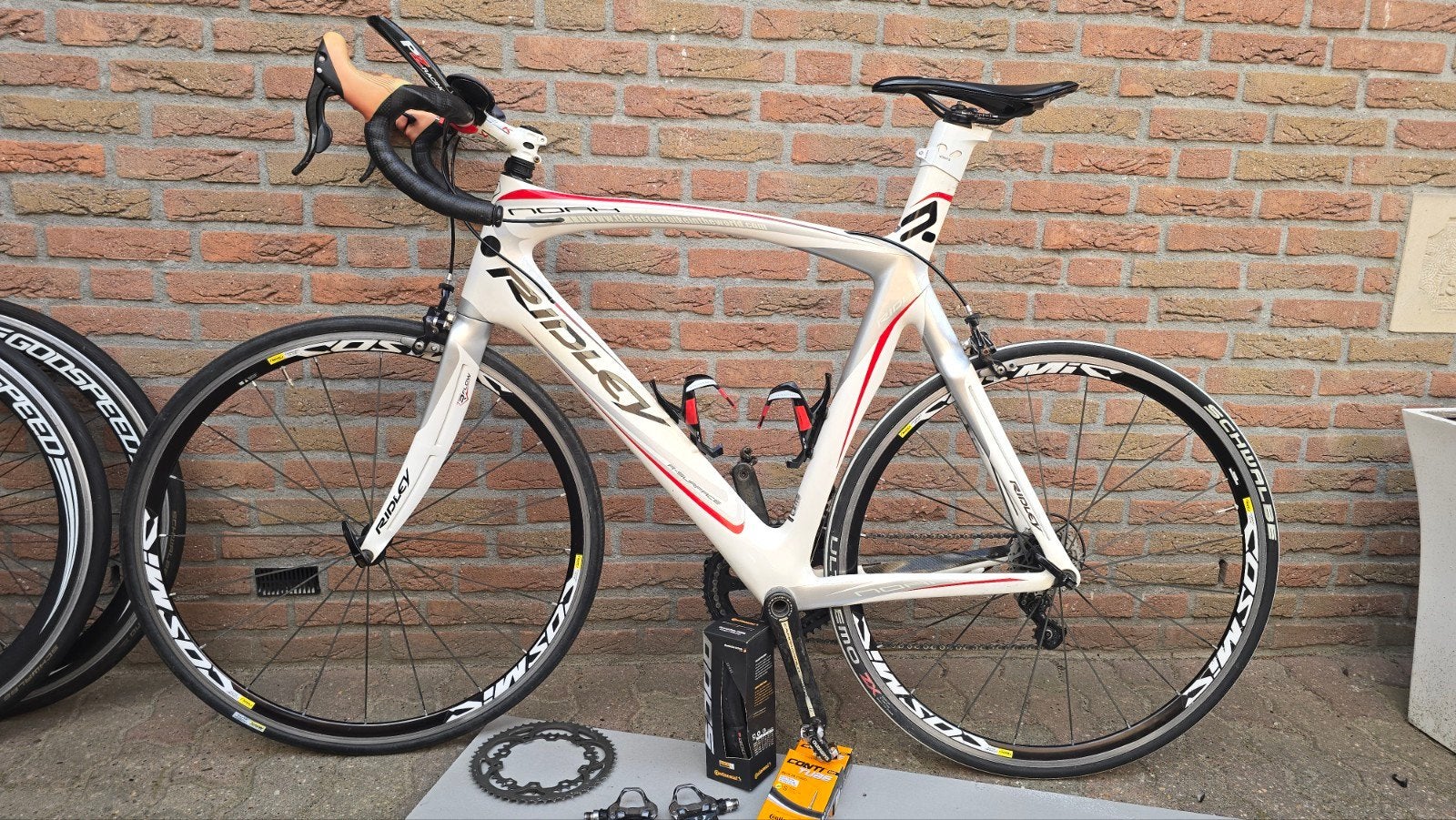 RIDLEY Noah full carbon Campagnolo Record, 28 inch, Gebruikt, Velgrem, Meer dan 20 versnellingen