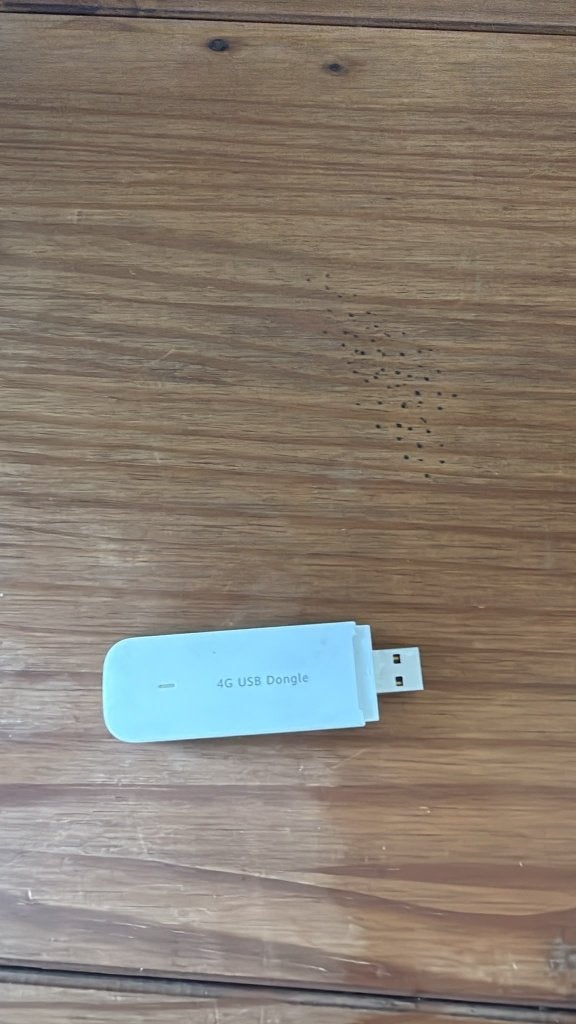 Brovi E3372-325 – compacte 4G USB-dongle, Ophalen of Verzenden, Gebruikt, Router met modem, Brovi