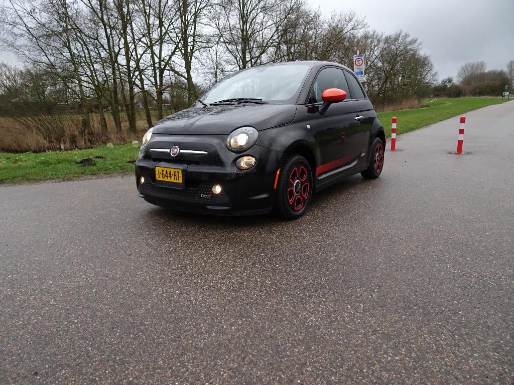 Fiat 500e 2016 Zwart 24kwh Aut. Digitaal Dashboard Climate, Auto's, Fiat, Automaat, Zwart, 4 stoelen, Zwart