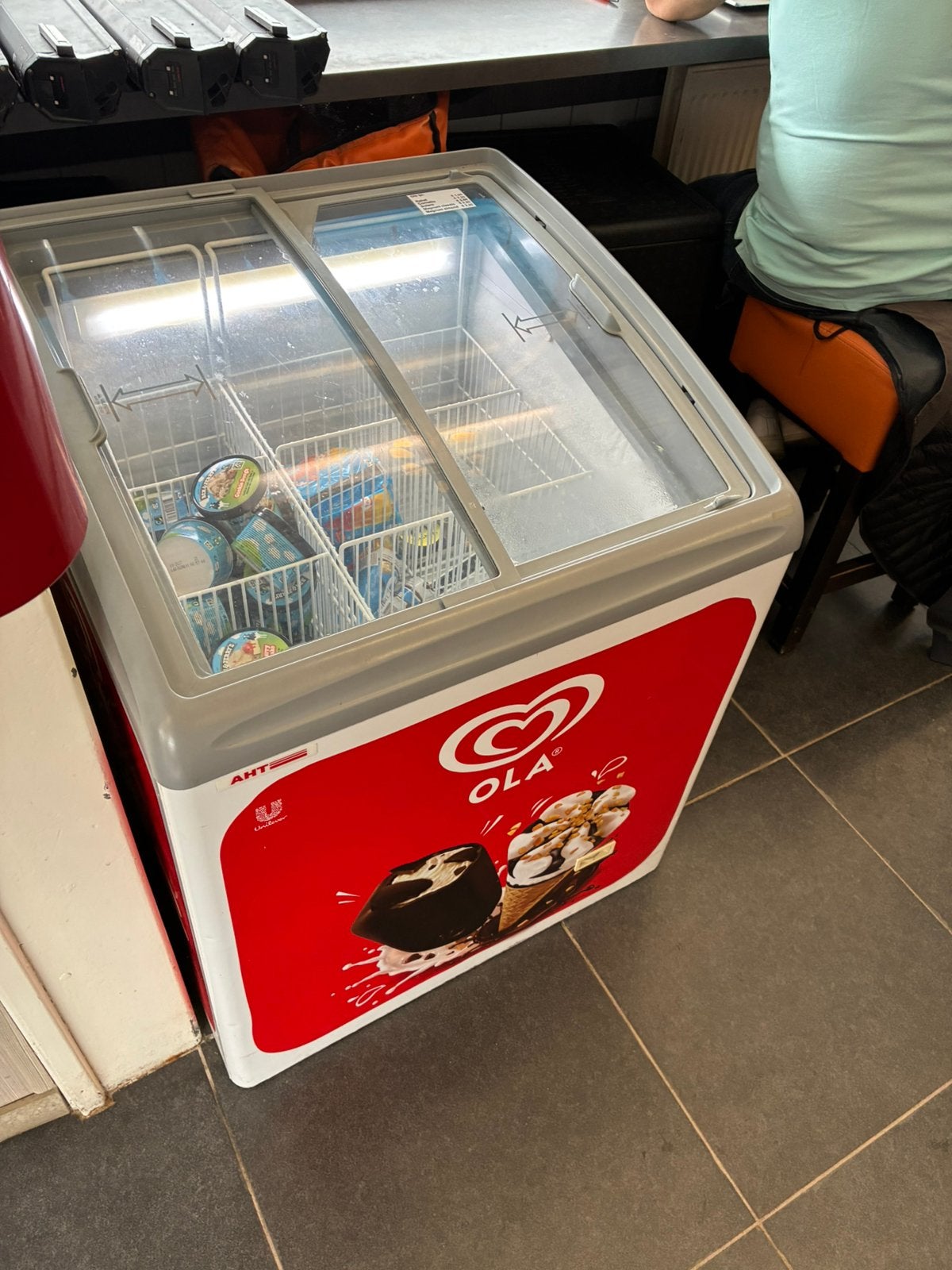Ola ijsvriezer vitrine, Witgoed en Apparatuur, Koelkasten en IJskasten, Minder dan 75 liter, Ophalen, Zonder vriesvak