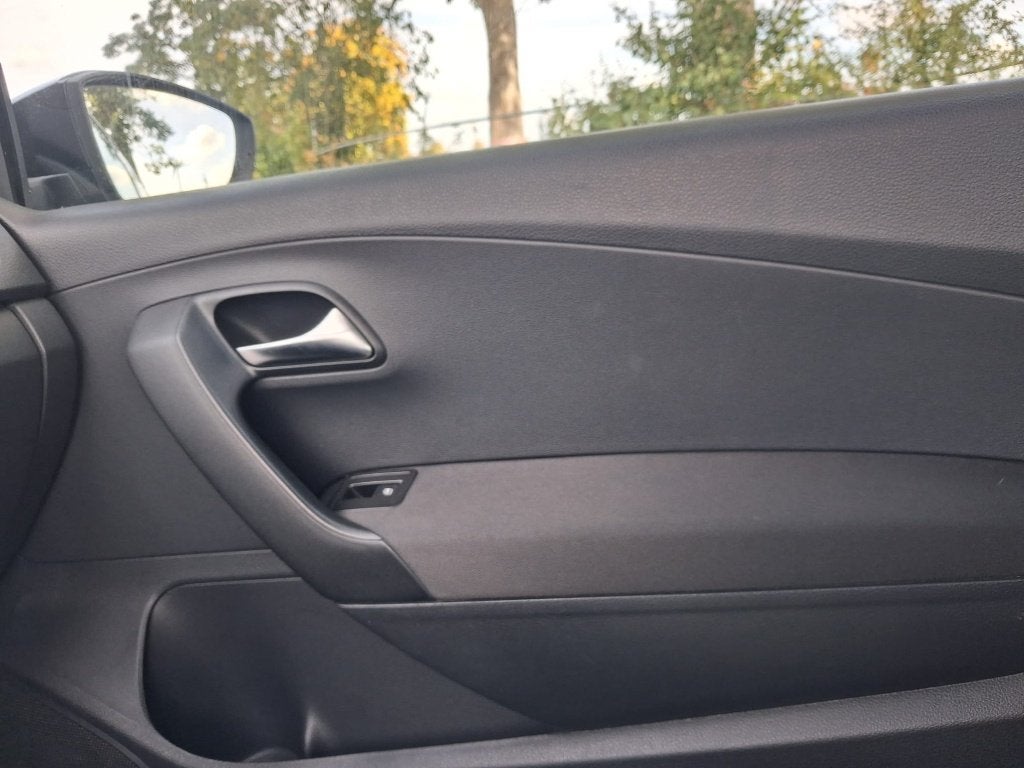 Foto 19 van Volkswagen Polo 1.2 TDI 75PK 5D Bluemotion 2010 Zwart