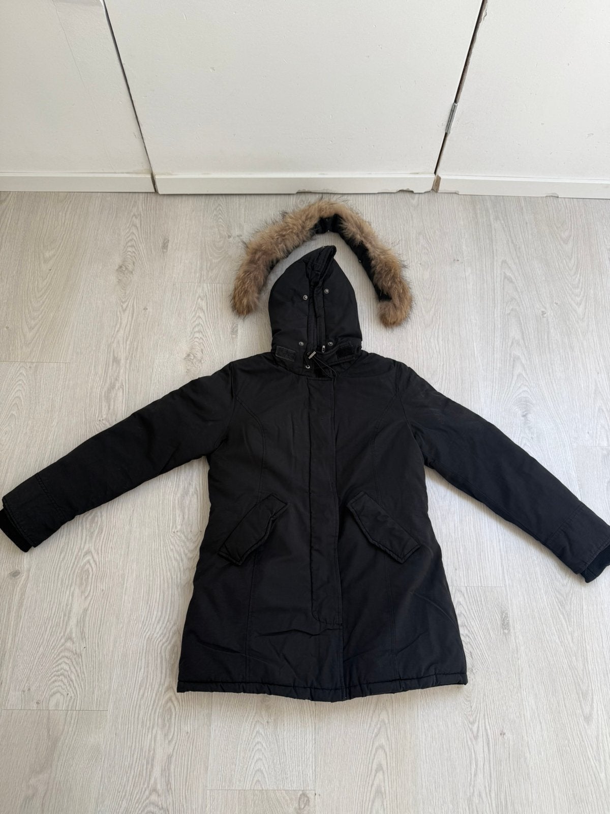Winterjas met bont, Ophalen of Verzenden, Zo goed als nieuw, Maat 38/40 (M), Zwart