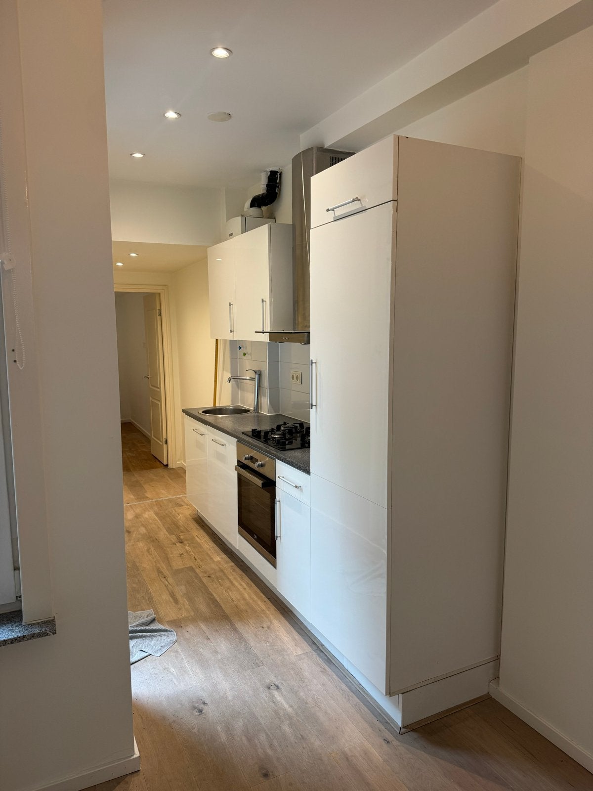 Witte keuken met inbouwapparatuur, Huis en Inrichting, Ophalen, Gebruikt, Wit, Enkelwandige keuken
