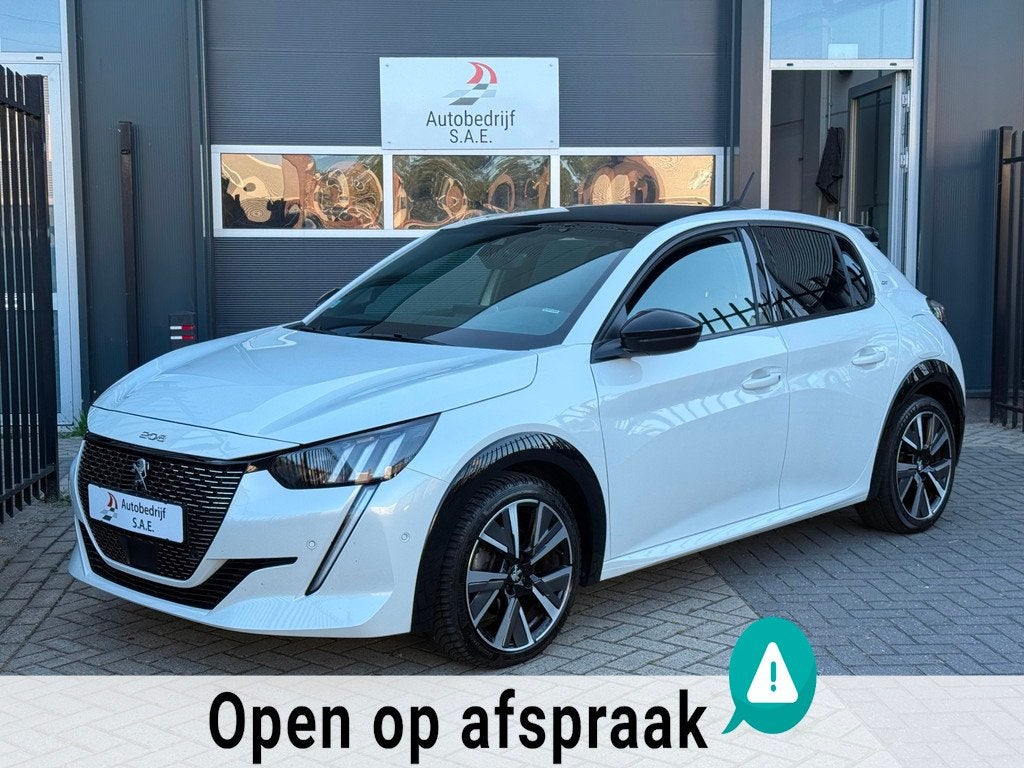 Peugeot 208 1.2 PureTech GT-Line CARPLAY PANO COCKPIT CAMERA, Auto's, Peugeot, 101 pk, Euro 6, Leder en Stof, Wit