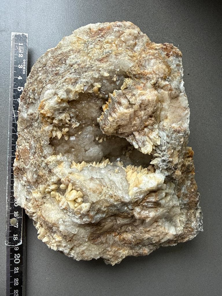 Marokkaanse Hondentand Calciet Geode - Uniek Mineraal, Ophalen of Verzenden, Mineraal