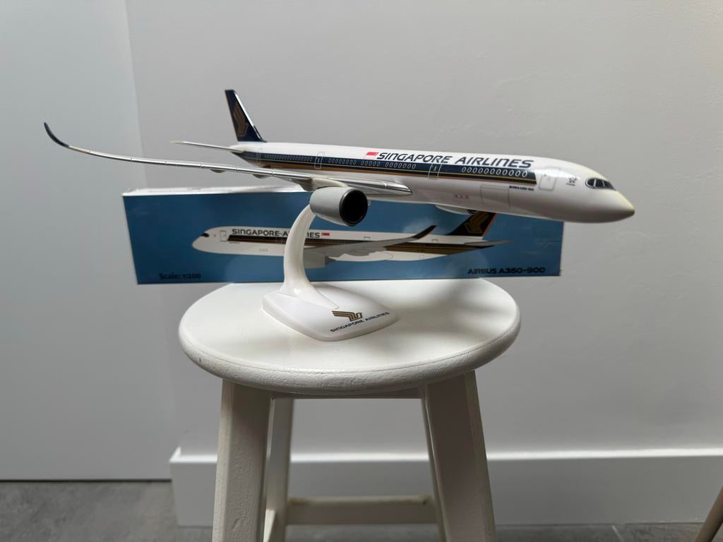 Singapore Airlines A350 schaal 1:200 modelvliegtuig, Verzamelen, Luchtvaart en Vliegtuigspotten, Ophalen of Verzenden, Zo goed als nieuw