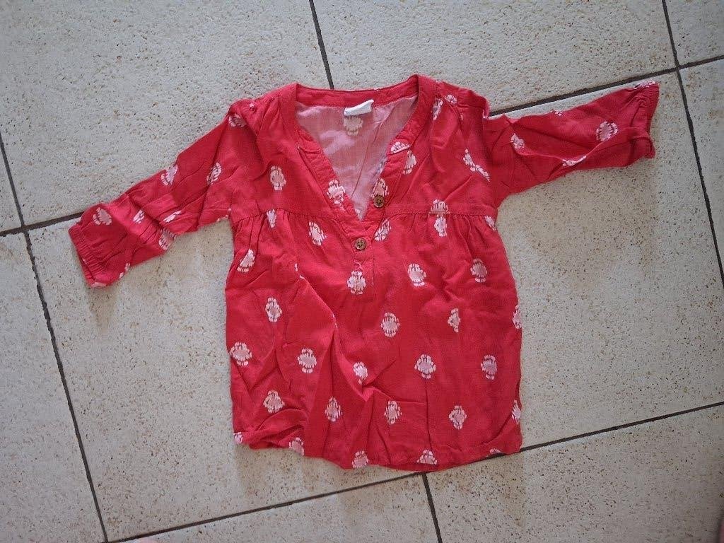 rode blouse maat 74, Kinderen en Baby's, Babykleding | Maat 74, Ophalen, Meisje, Zo goed als nieuw, Overhemdje of Bloesje