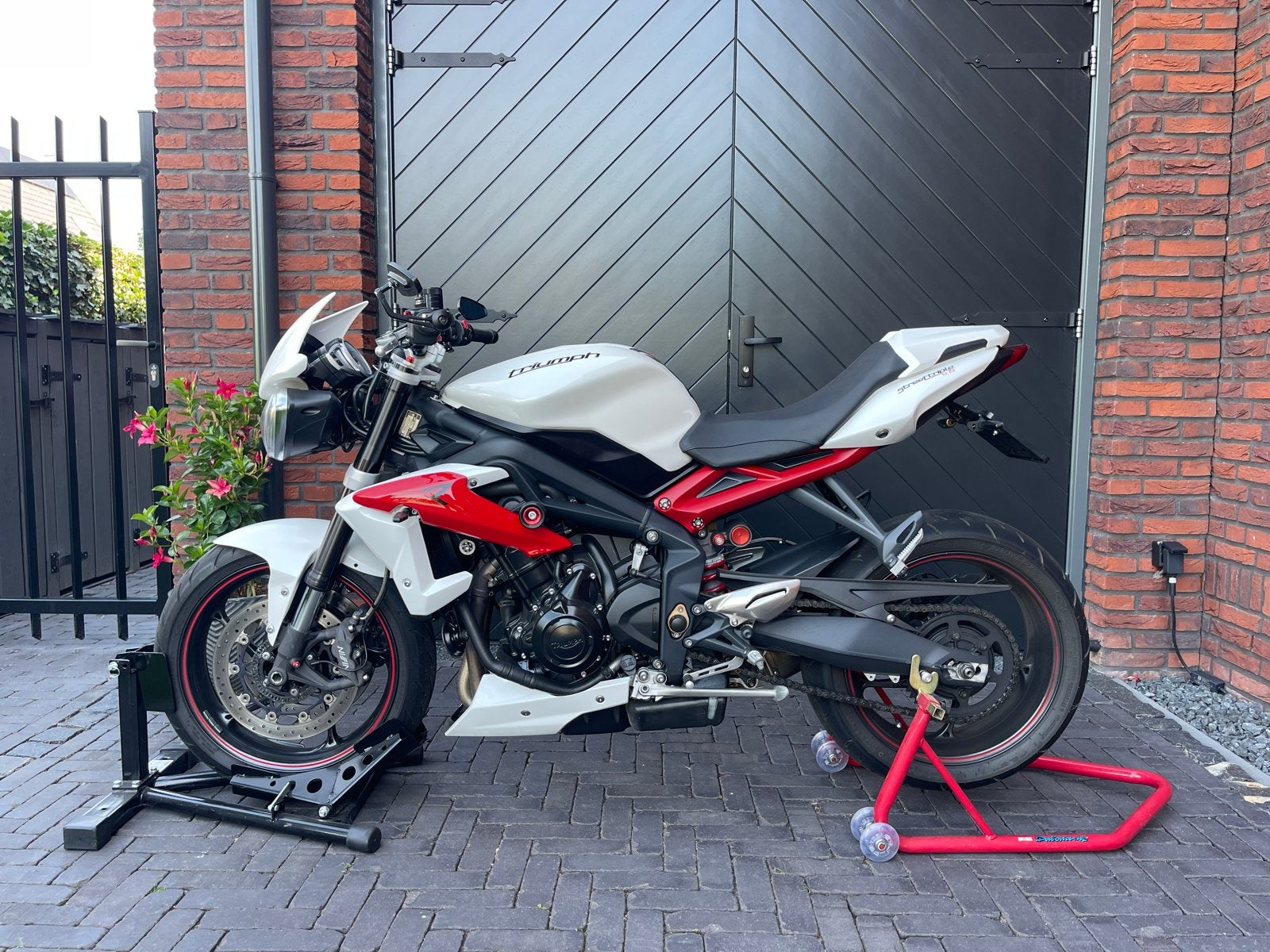 Triumph Street Triple R 675 2015 - Arrow uitlaat, 675 cc, Sportuitlaat, Motorrijbewijs A, Gebruikt
