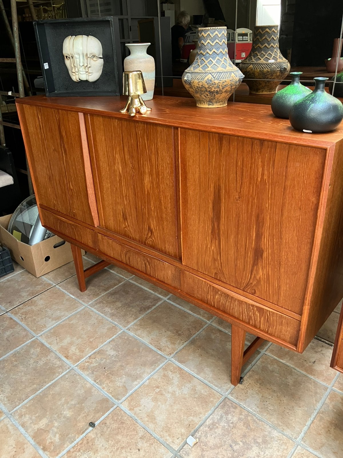 Highboard deens, Ophalen