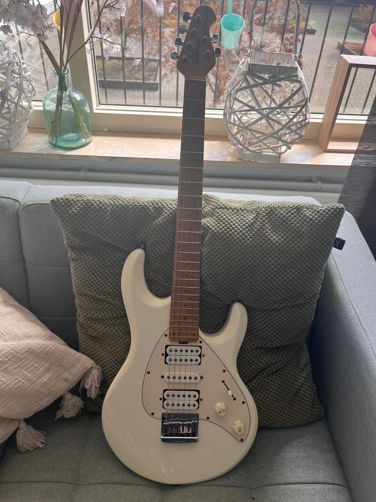 Music Man Silhouette White Hardtail, Ophalen of Verzenden, Zo goed als nieuw, Solid body, Overige merken
