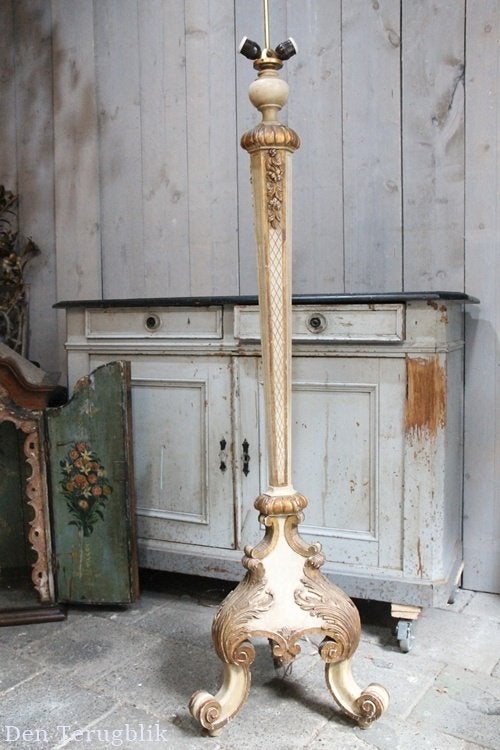Hoge houten lampenvoet, Ophalen