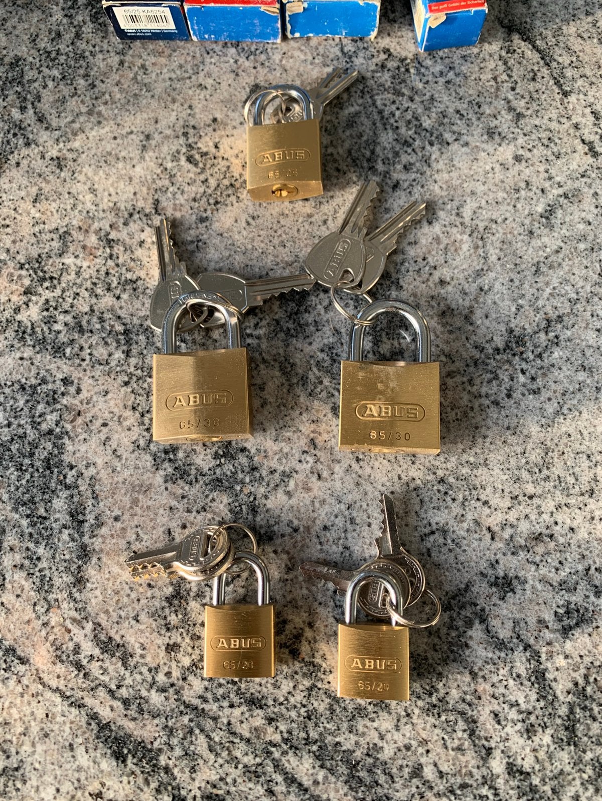 5 Stuks Nieuwe Abus Hangsloten, Ophalen of Verzenden, Nieuw, Koper of Messing, Slot