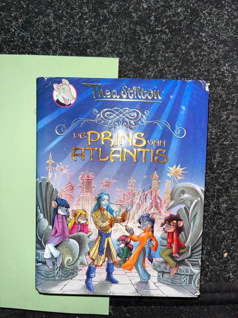 Thea Stilton - De Prins van Atlantis, Boeken, Ophalen of Verzenden, Zo goed als nieuw, Fictie algemeen