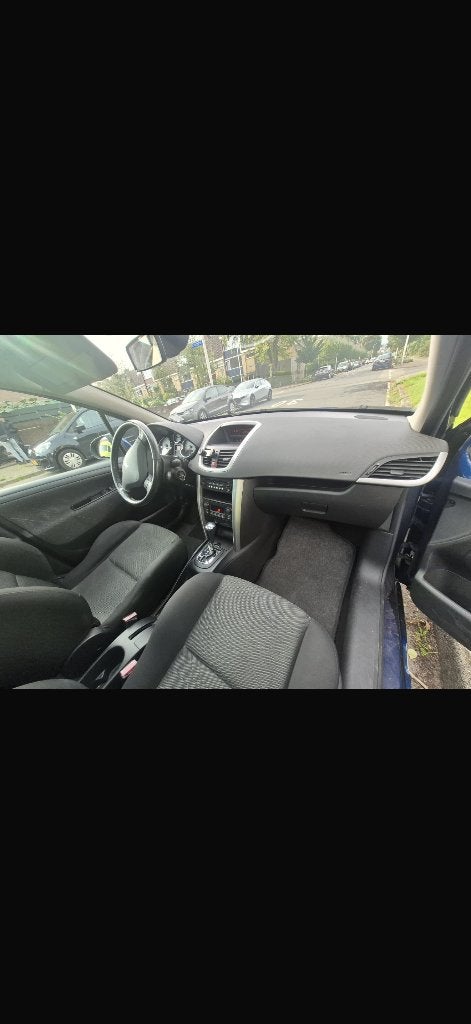 Foto 9 van Peugeot 207 1.6 16V SW AUT 2008 Blauw