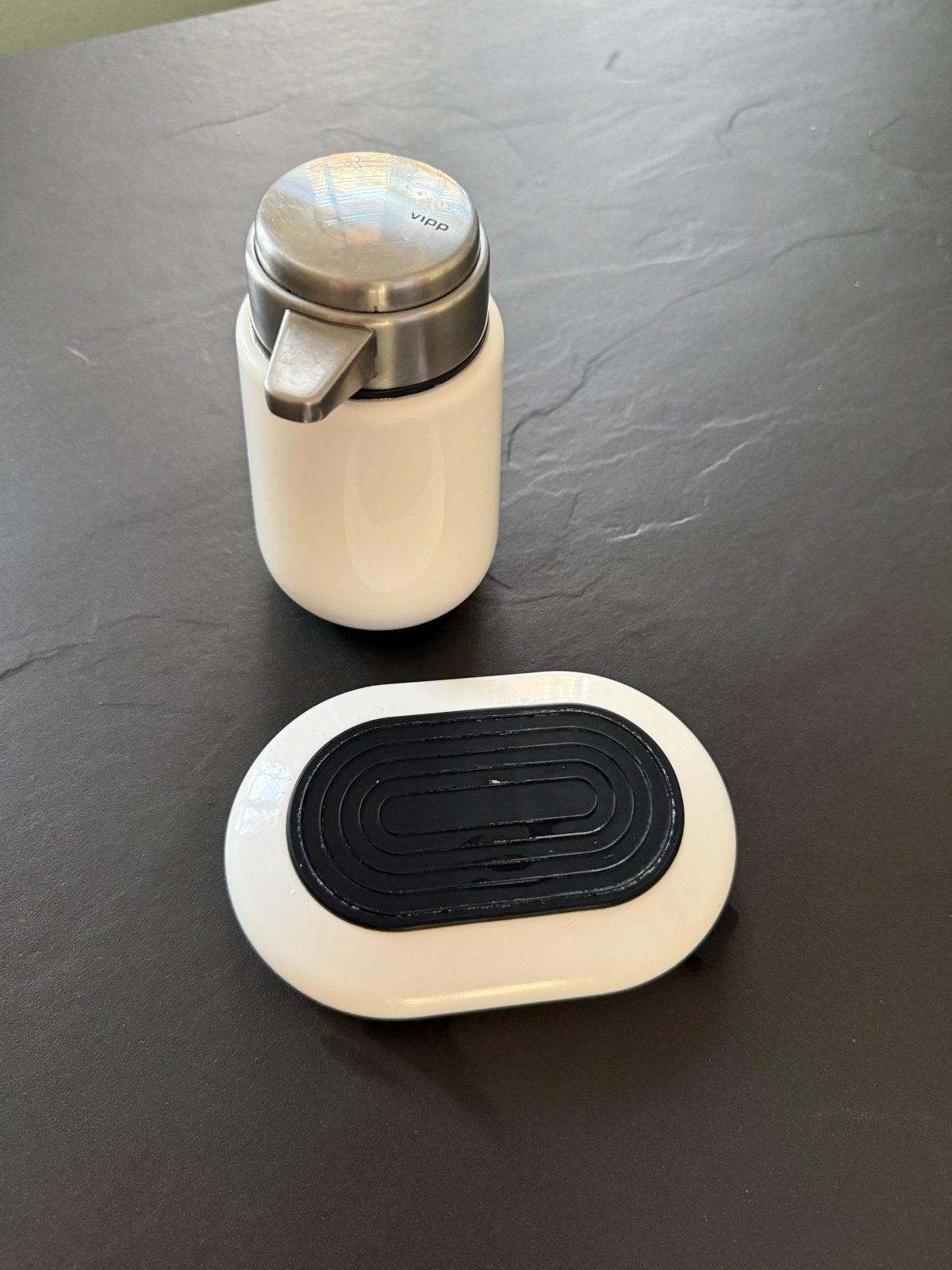 Vipp Zeepdispenser en Zeepschaal - Wit/RVS, Huis en Inrichting, Ophalen of Verzenden, Zo goed als nieuw, Wit, Overige typen