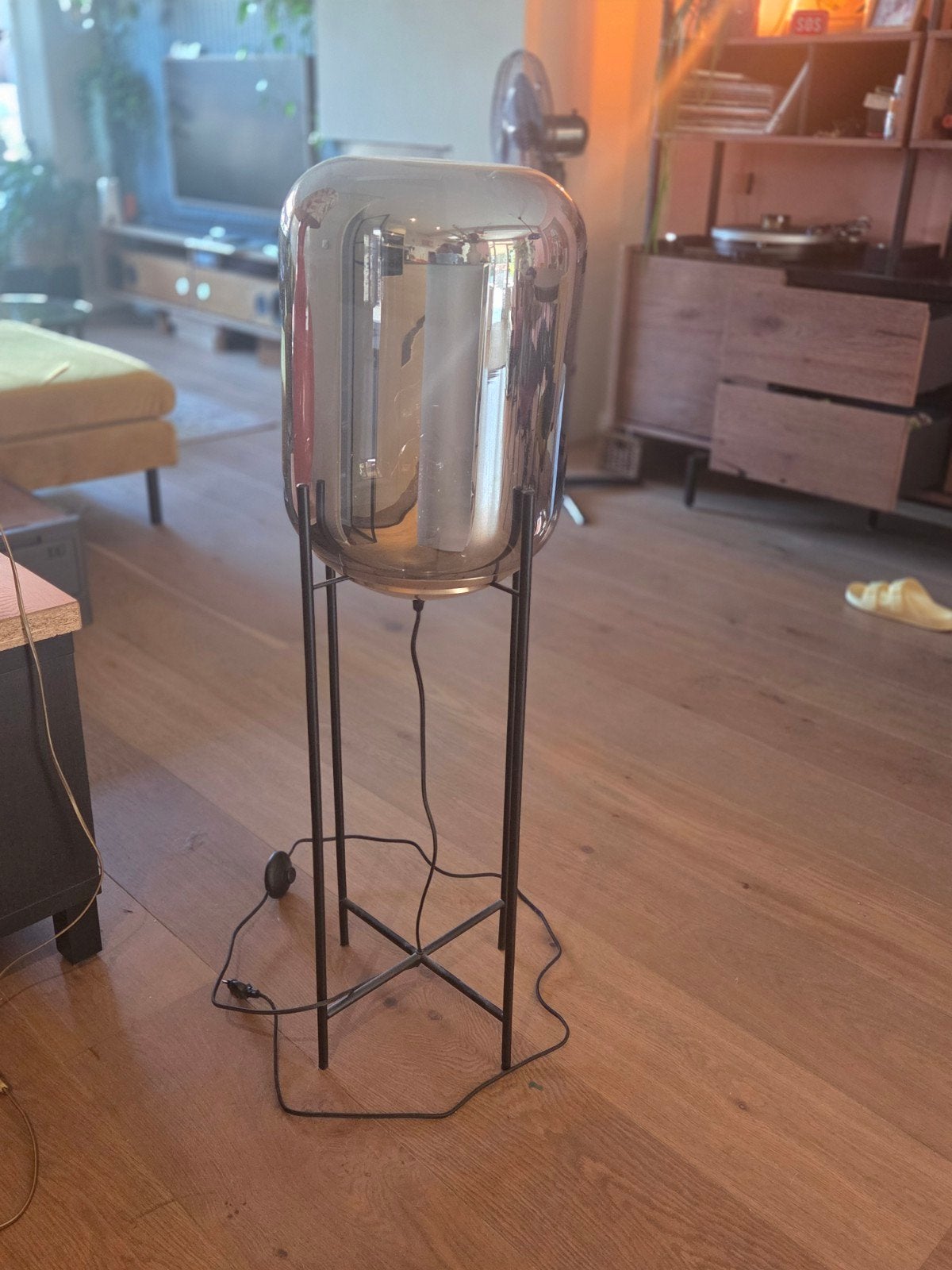 vloerlamp met rookglas, Huis en Inrichting, Lampen | Vloerlampen, Ophalen, Zo goed als nieuw, 150 tot 200 cm