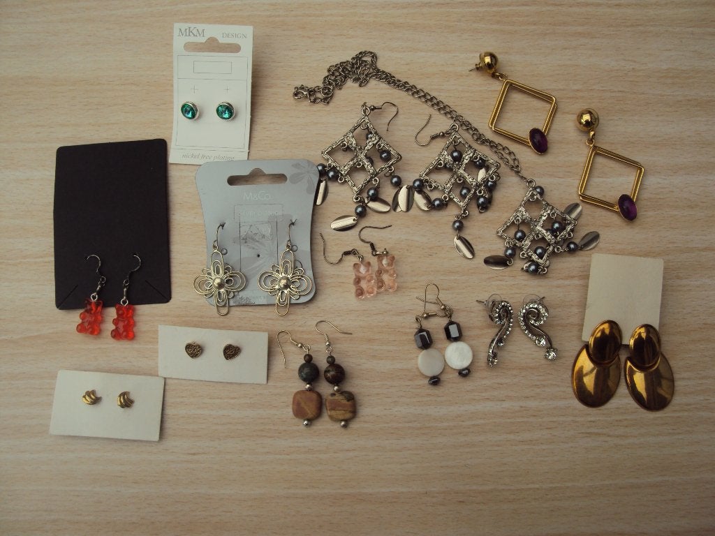 lot van fantasie oorbellen-hangers en stekers-prijs:10 euro, Ophalen of Verzenden, Zo goed als nieuw, Overige kleuren, Overige materialen