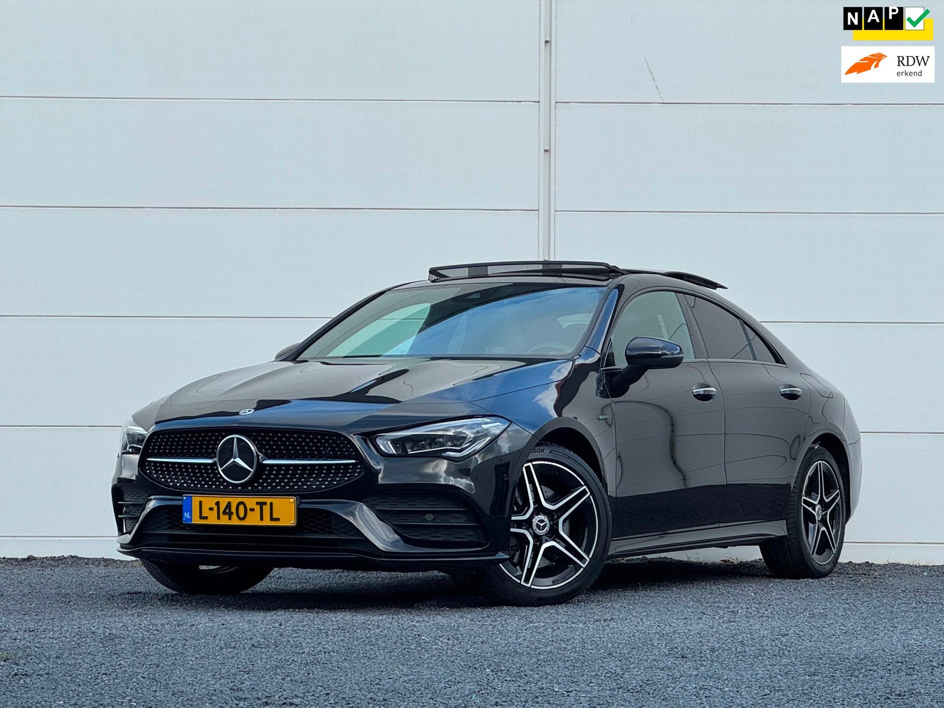 Mercedes-Benz CLA-klasse 250 e AMG Org NL Pano Memory seats, Auto's, CLA, Gebruikt, Euro 6, 4 cilinders