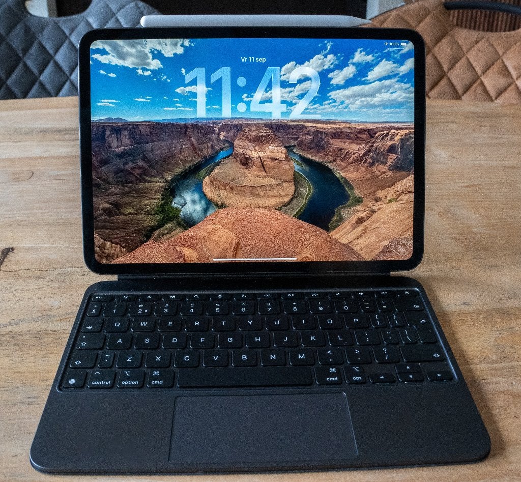 Foto 3 van iPad Pro 11" M4 - 256gb - Apple Pencil - Magic Keyboard