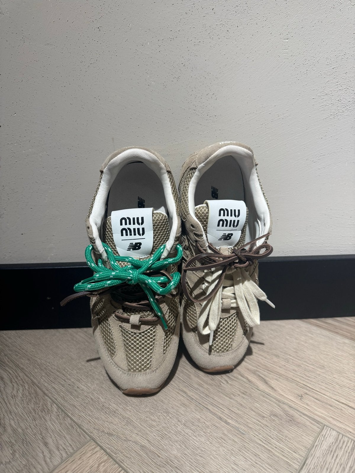 New Balance x Miu Miu 530 SL sneakers, Ophalen of Verzenden, Zo goed als nieuw, Beige, Sneakers of Gympen