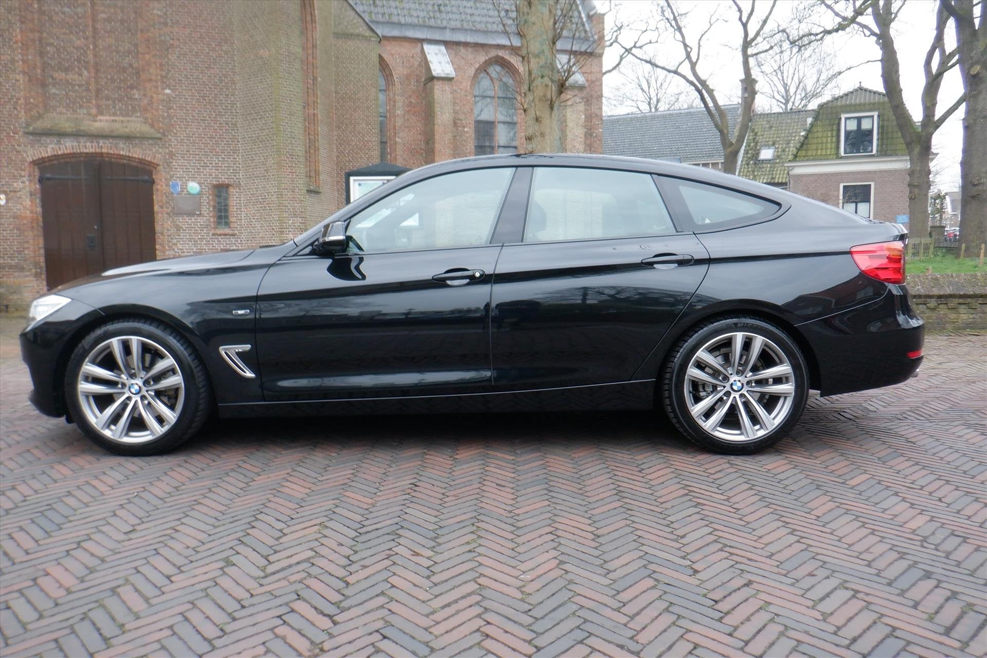 BMW 3-Serie Gt (f34) 328i 245pk Aut High Executive Upgrade, Auto's, BMW, Gebruikt, 4 cilinders, Zwart, 1570 kg
