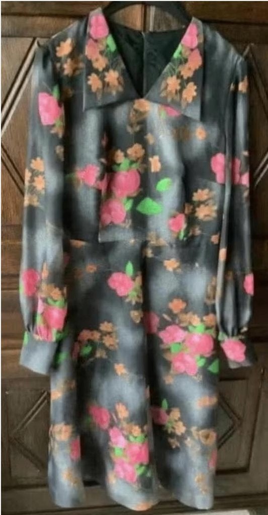 Grijze jurk, hemdjurk met bloemen; oto 60 cm; lengte 108 cm, Ophalen of Verzenden, Zo goed als nieuw, Grijs, Jurk