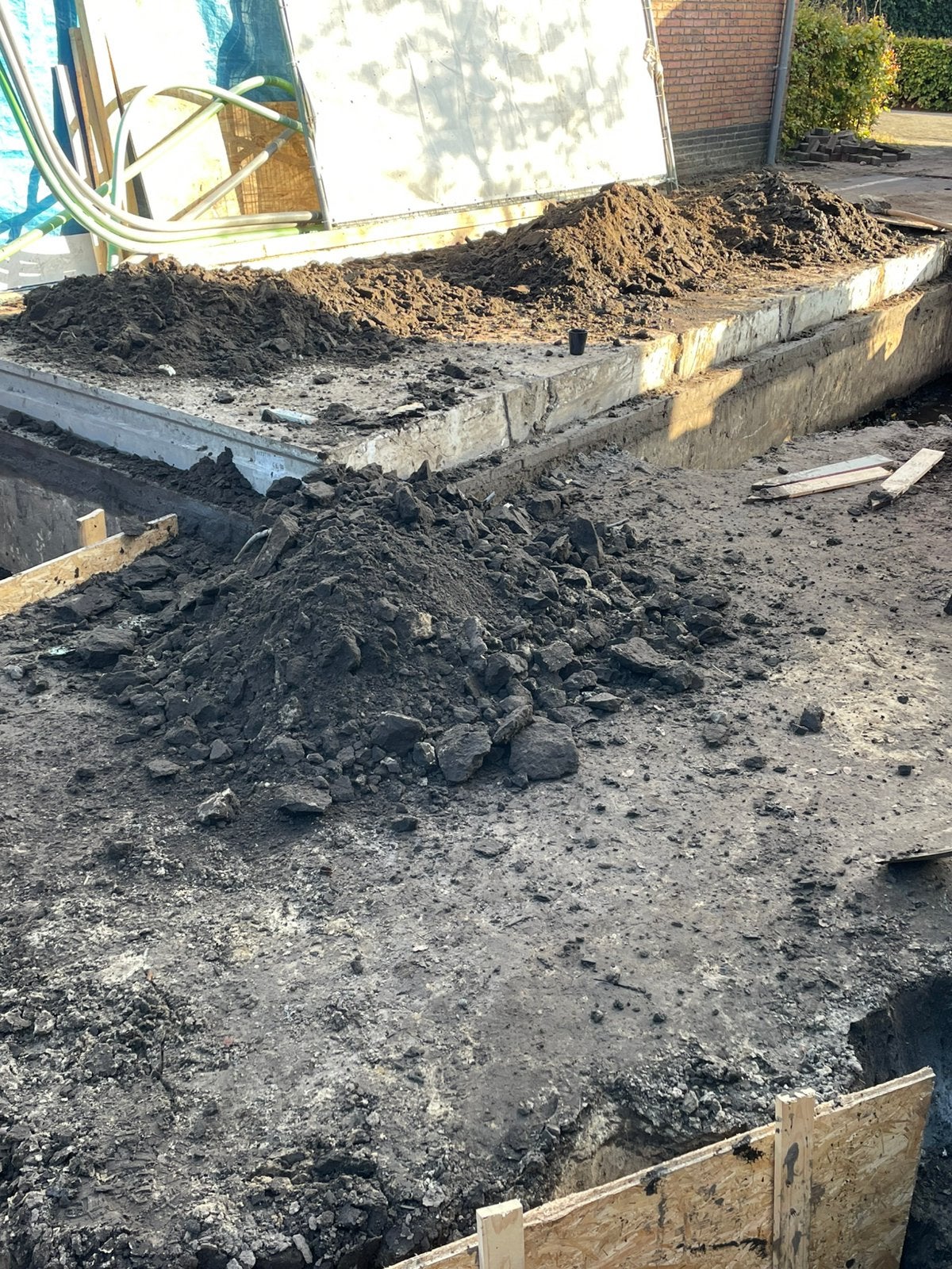 Gratis zand 2m3 zwarte grond tuinaarde, Ophalen