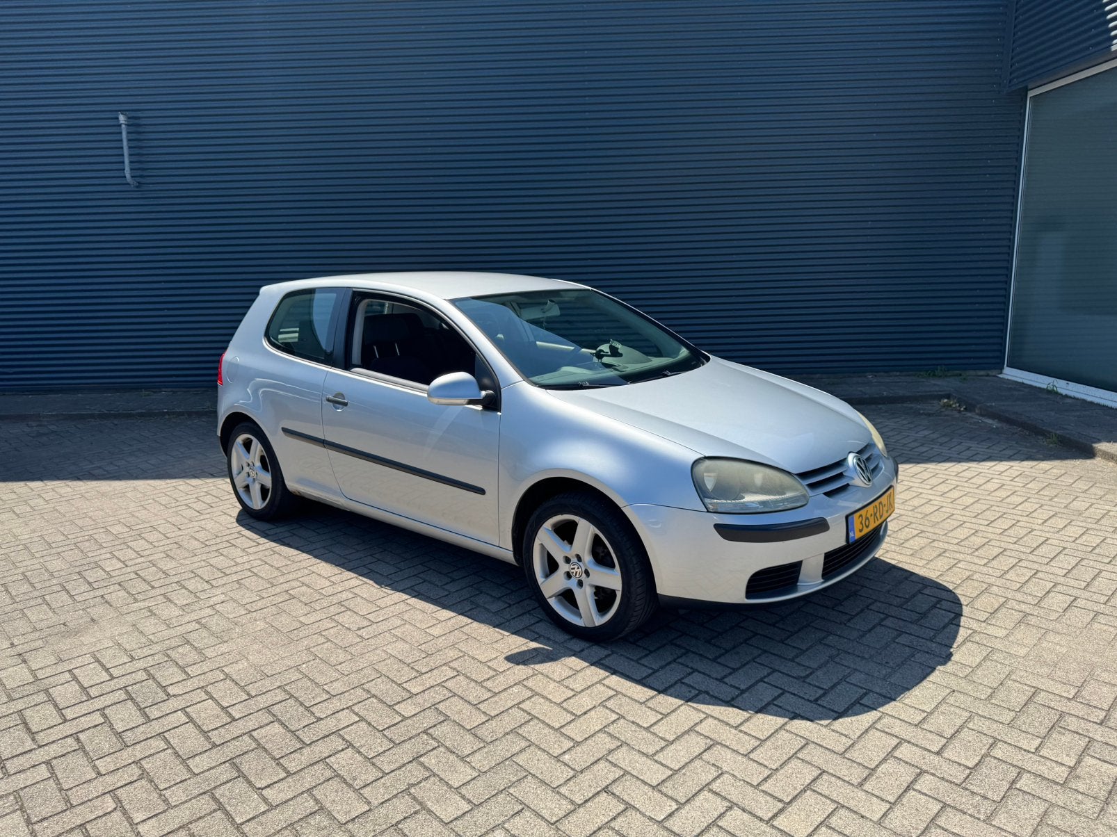 Volkswagen Golf 1.6 16V FSI 85KW 3D 2005 Grijs, Voorwielaandrijving, 15 km/l, 4 cilinders, 620 kg