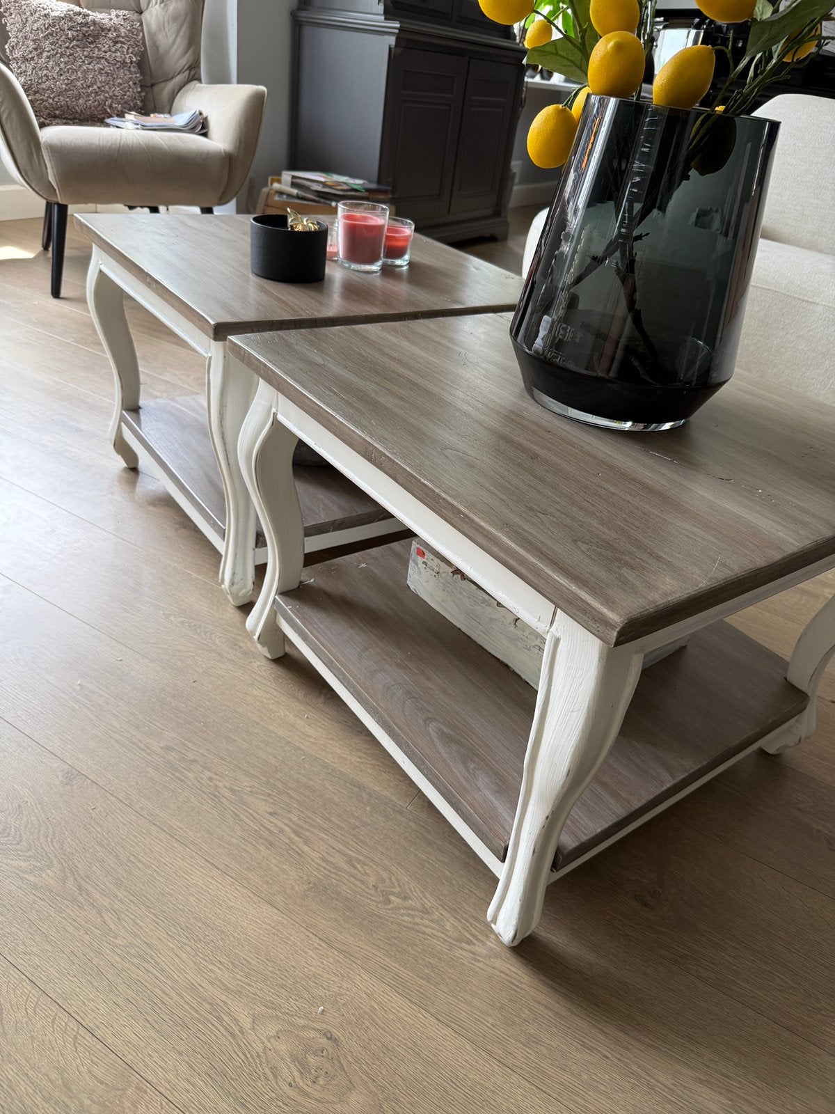 2 Salontafeltjes van de Brocante opkamer, Eikenhout, 50 tot 100 cm, Vierkant, Zo goed als nieuw