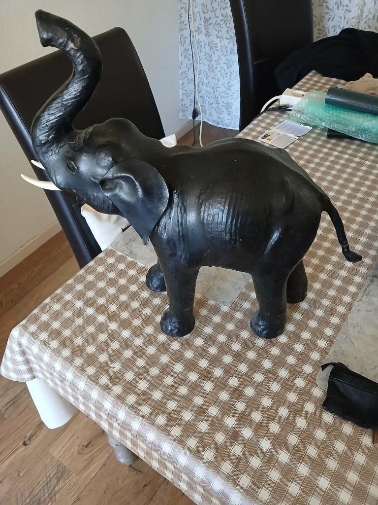 vintage olifant van leer, Antiek en Kunst, Kunst | Beelden en Houtsnijwerken, Beeld, Leer, Zoogdier, 20 - 50 cm, Ophalen of Verzenden