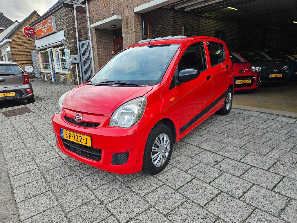 Daihatsu Cuore 1.0 Trend 5D 2008 Rood, Voorwielaandrijving, Stof, 600 kg, 18 €/maand