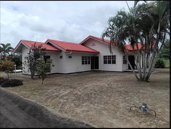 Huis in Commewijne Palm Village Suriname, Woonhuis, Landelijk, Buiten Europa, 117 m²