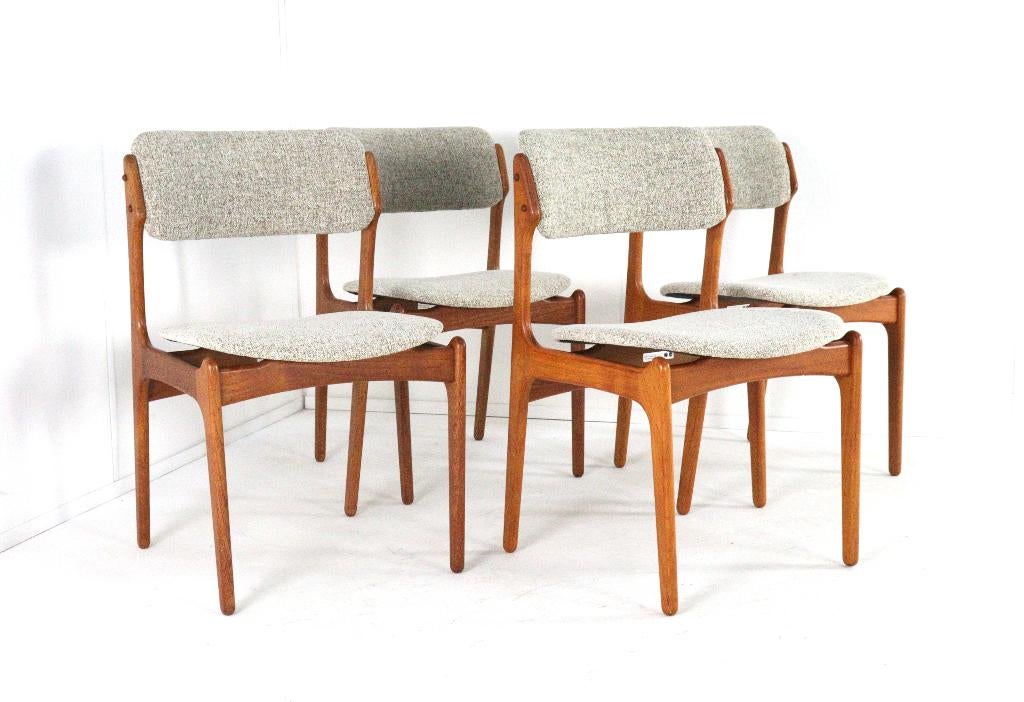 Set 4 Erik Buch model 49 stoelen nieuw gestoffeerd, -, Ophalen of Verzenden, Zo goed als nieuw, Vier