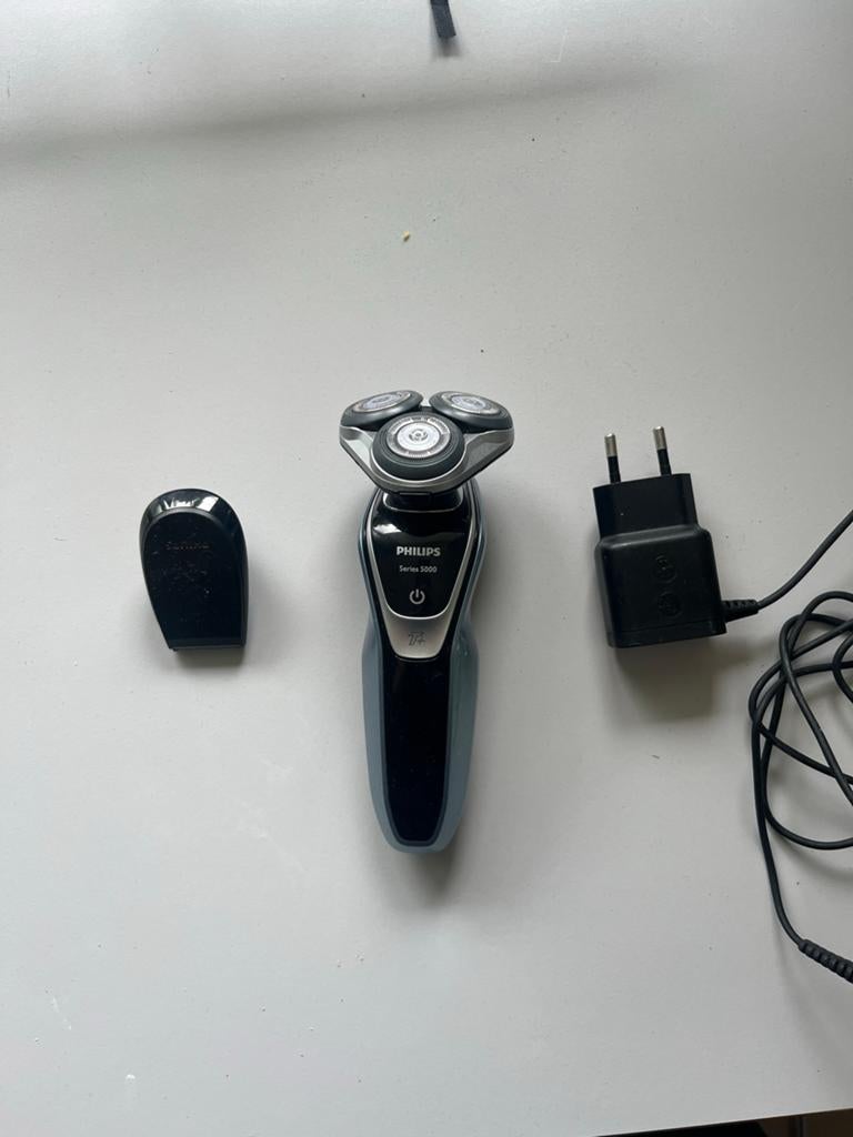 Philips Series 5000 Scheerapparaat, Ophalen of Verzenden, Gebruikt, Scheren en Epileren