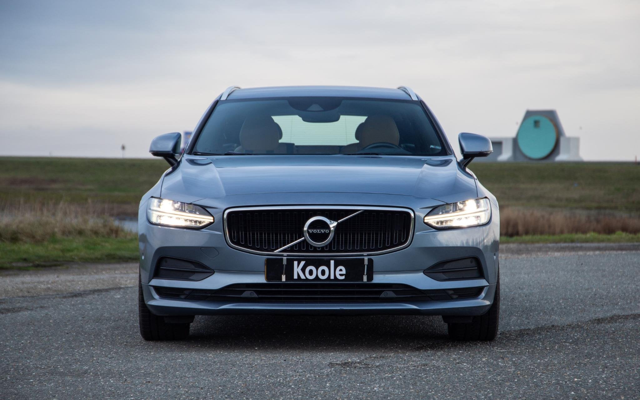Volvo V90 2.0 T5 Momentum LEER / CARPLAY / ADAPTIVE CRUISE /, 15 km/l, Euro 6, 1969 cc, Blauw