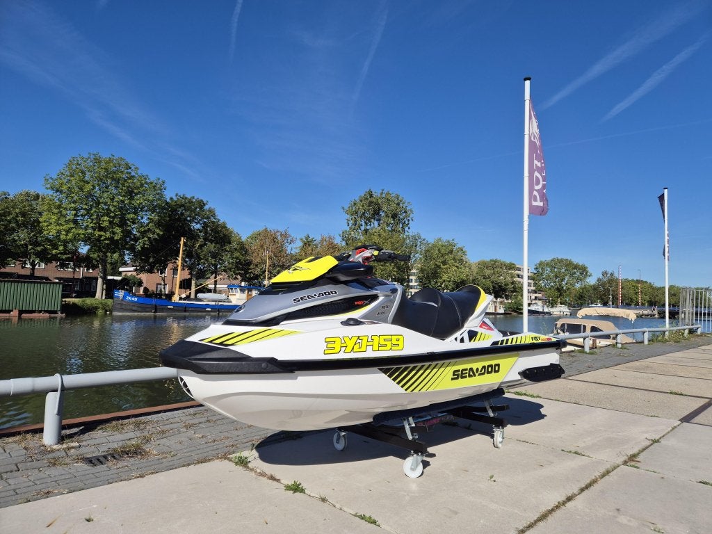 SEA-DOO RXT 300 RS (2016) 83 VAARUREN + BRP BIG TRAILER, Niet ingevuld, Niet ingevuld, Zo goed als nieuw, Benzine